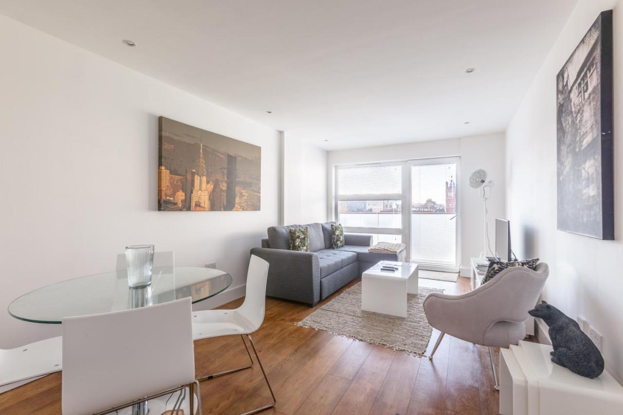Luxury 2-Bed Flat Parking And Close To The Tube London Bagian luar foto