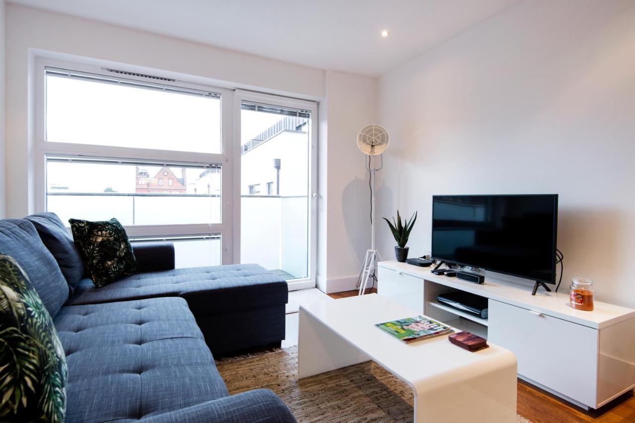 Luxury 2-Bed Flat Parking And Close To The Tube London Bagian luar foto