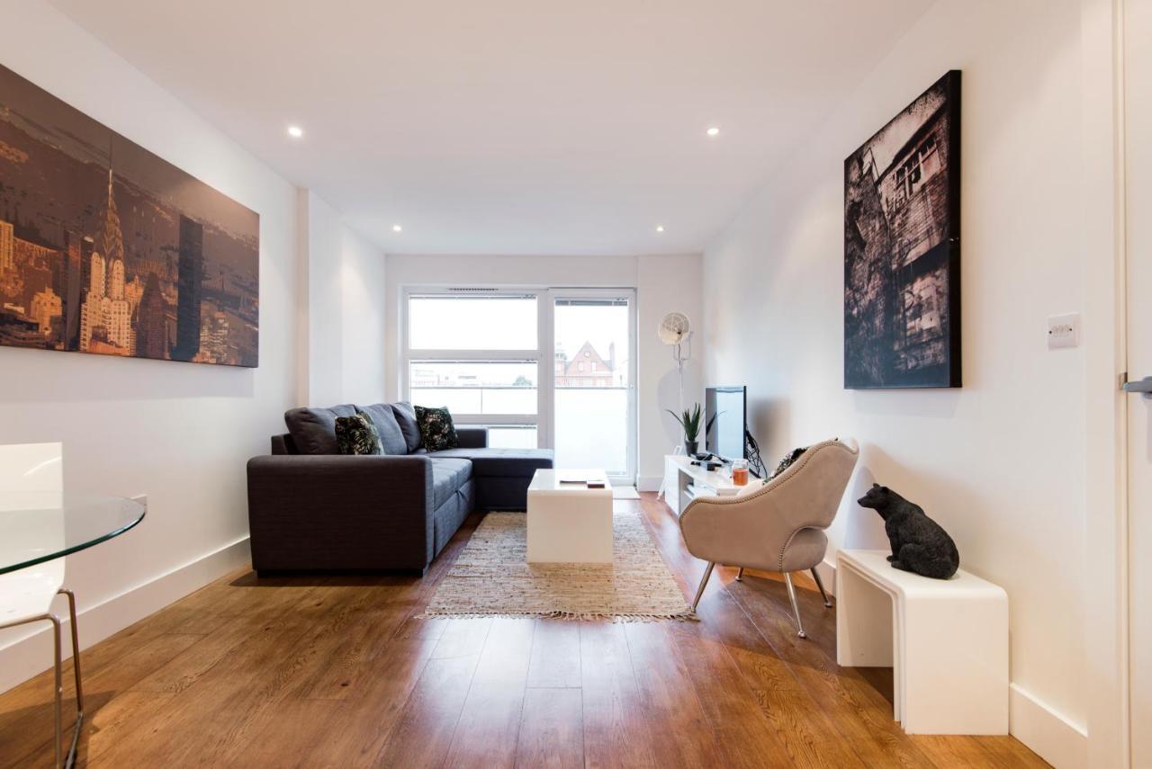 Luxury 2-Bed Flat Parking And Close To The Tube London Bagian luar foto