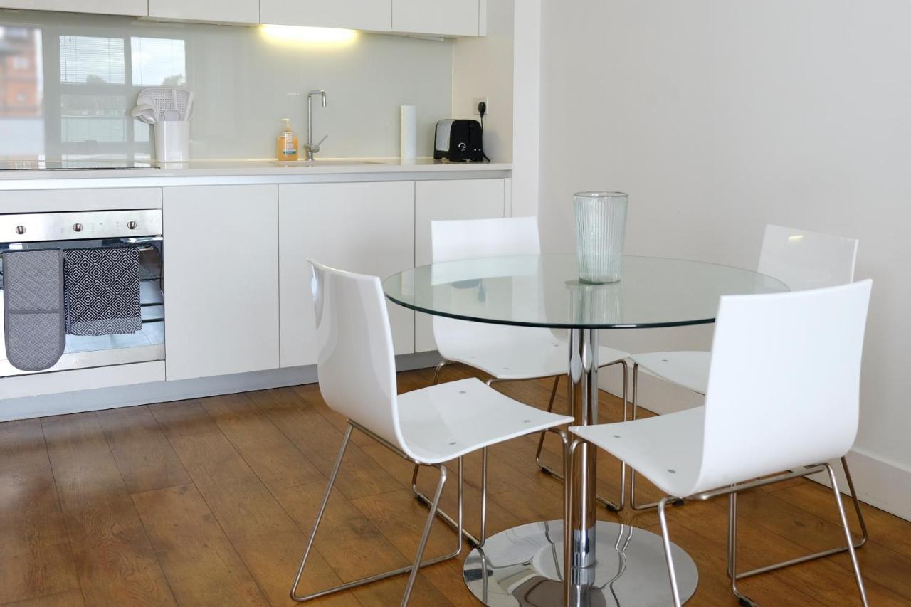 Luxury 2-Bed Flat Parking And Close To The Tube London Bagian luar foto